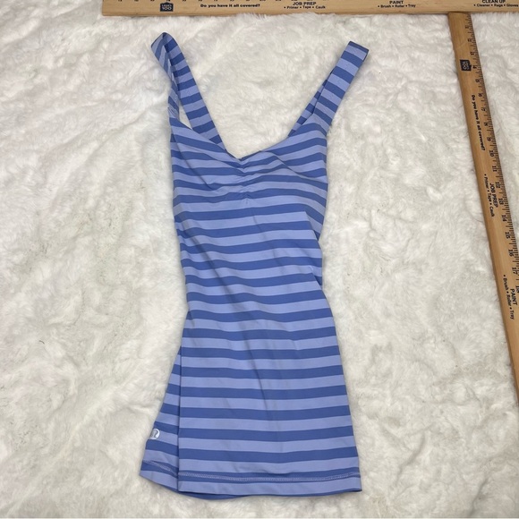 Lululemon Core Kicker Tank in Apex Stripe Lavender Dusk Built in Bra Sz 8 Yoga - Picture 8 of 9